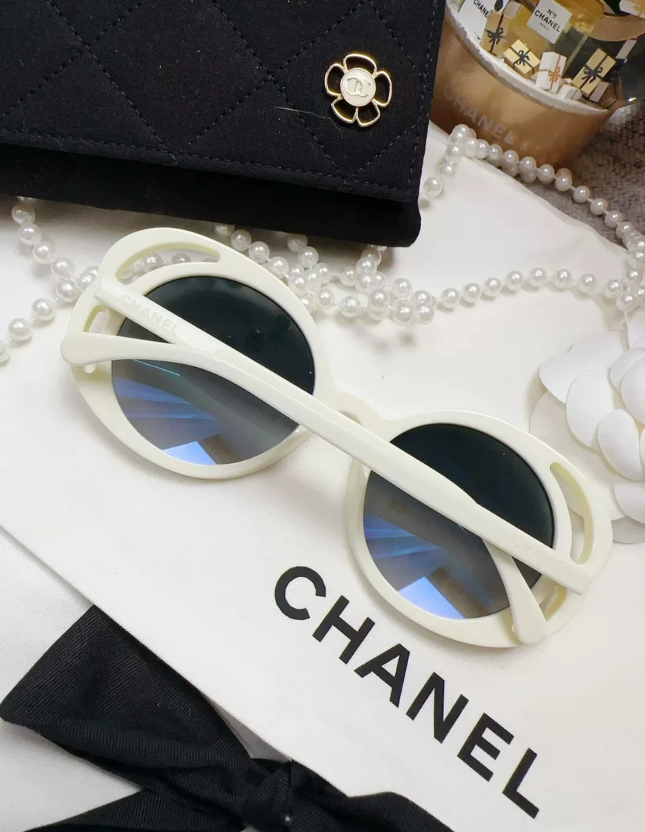 Chanel 23K ecru sunglasses - Image 3