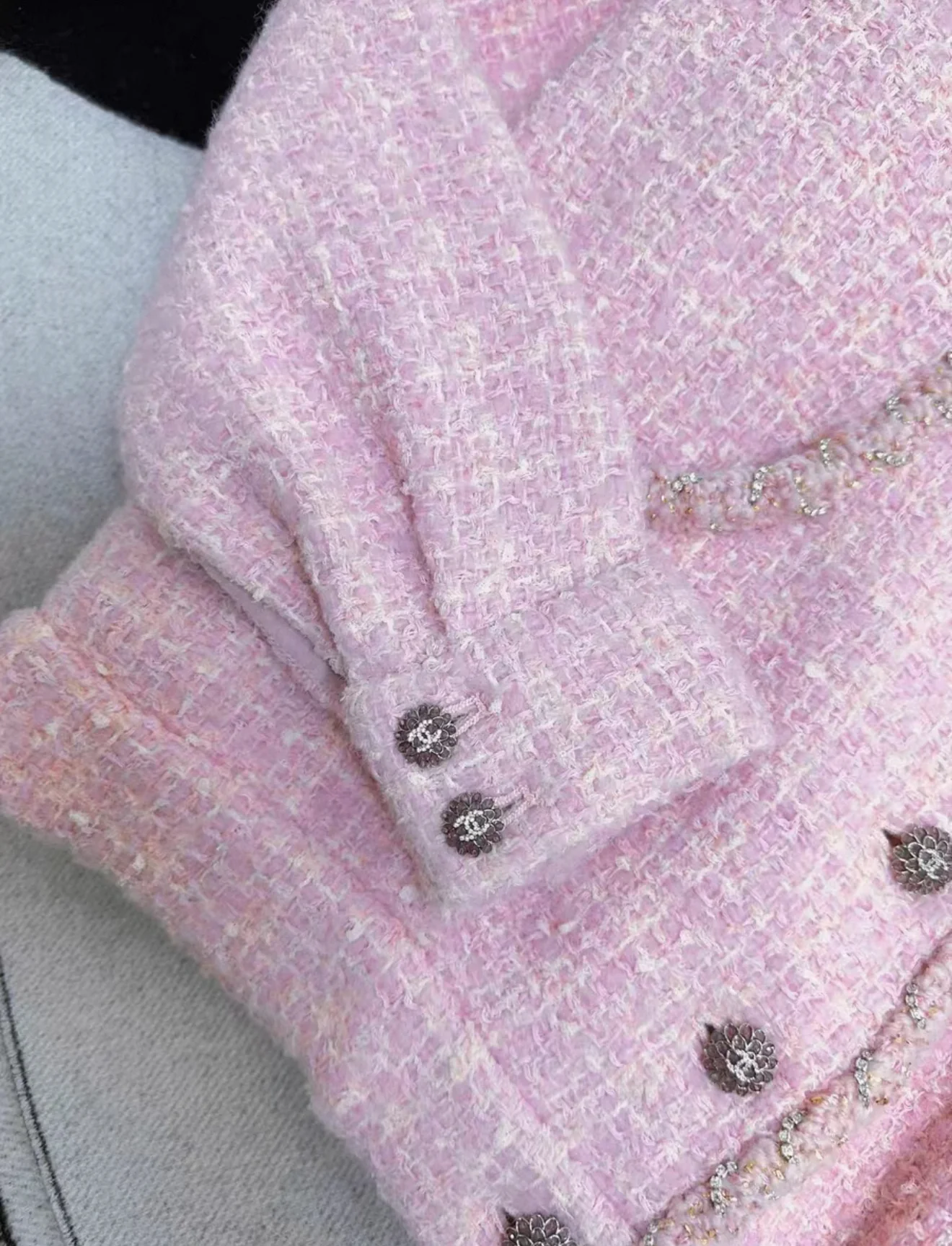 Chanel 23K fall/winter pink tweed jacket - Image 4