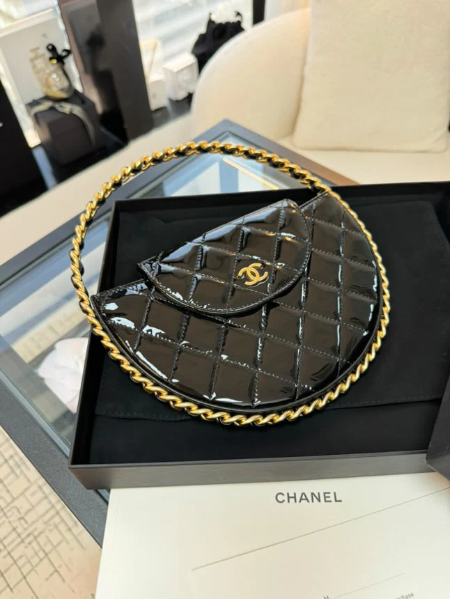 Chanel 23k patent leather hula hoop latest model - Image 4