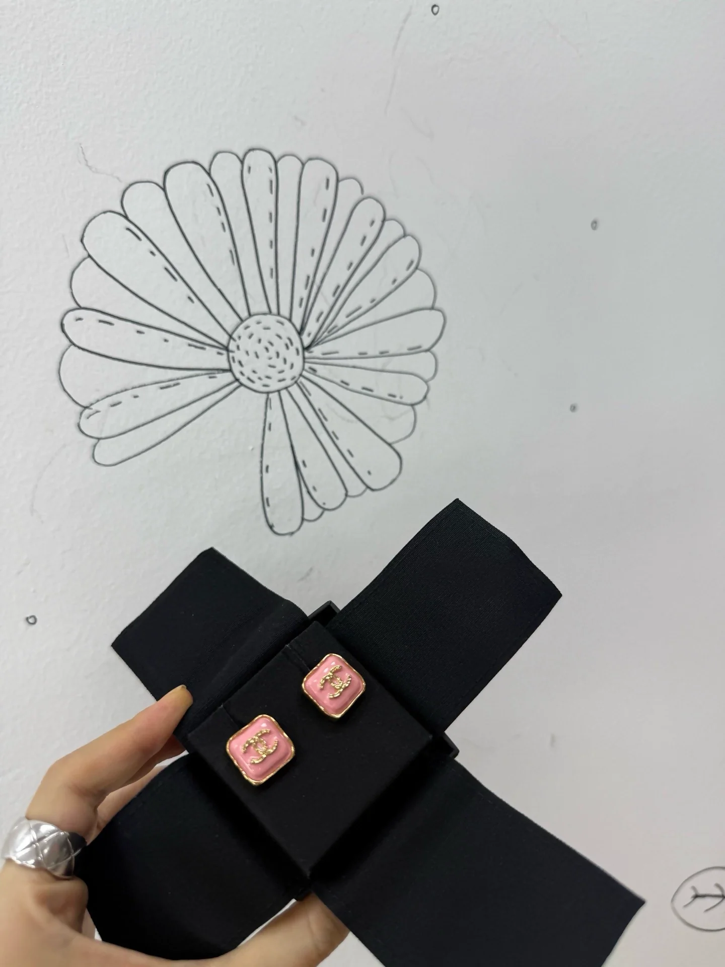 Chanel 23K pink square earrings - Image 2