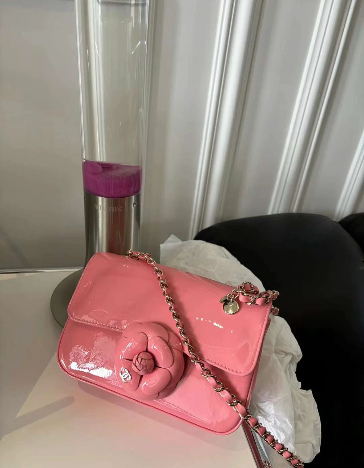 chanel 23k pink patent leather camellia large mini shoulder bag - Image 2