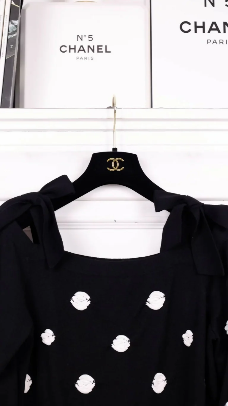 Chanel 23K Black and White Bows & Camellia Sweater - Image 3