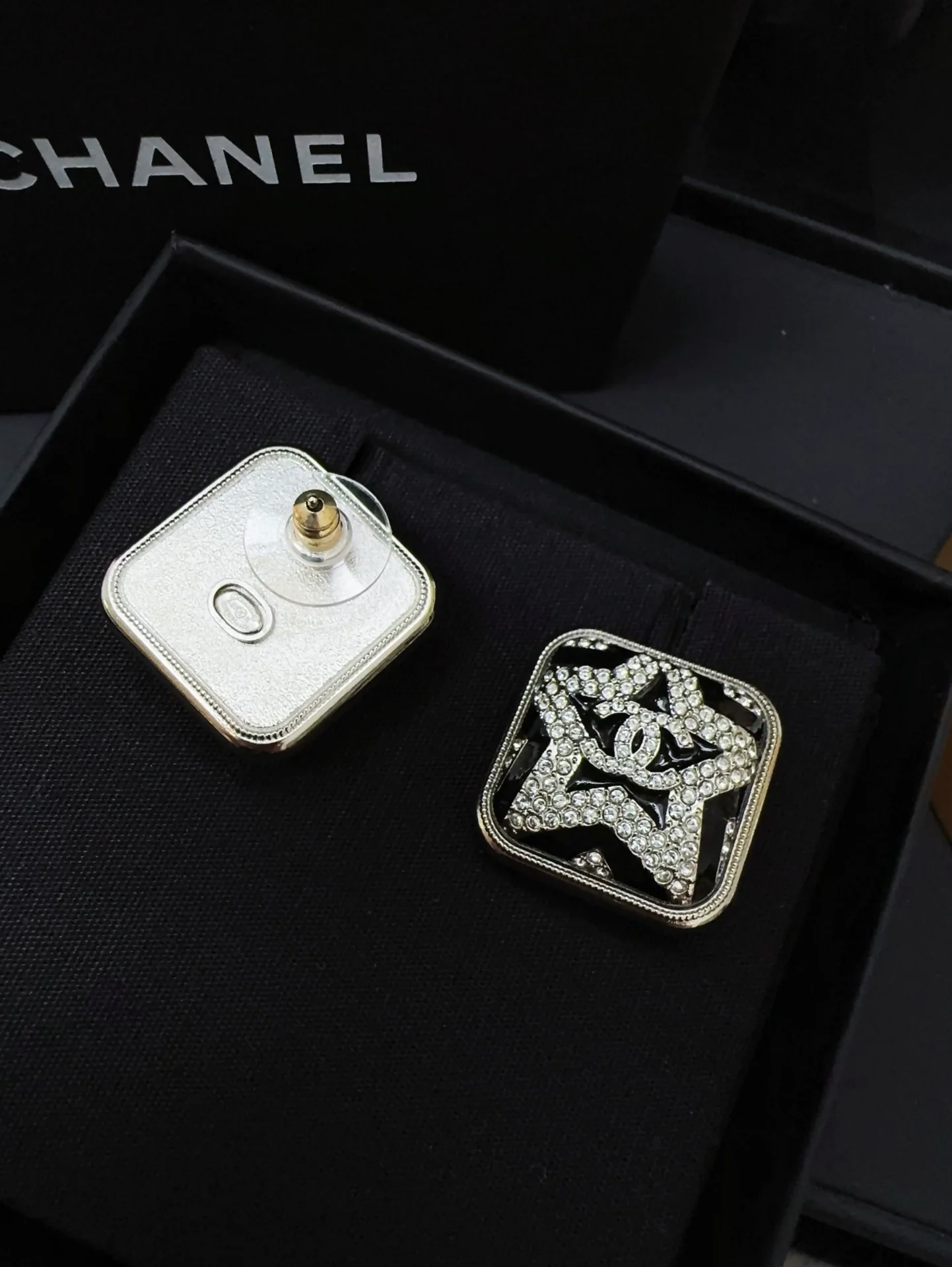 Chanel 23k star full diamond cube earrings - Image 2