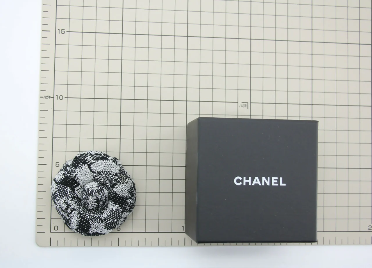 Chanel 23K Wool-Blend Fall/Winter Gray and Black Camellia Brooch - Image 10