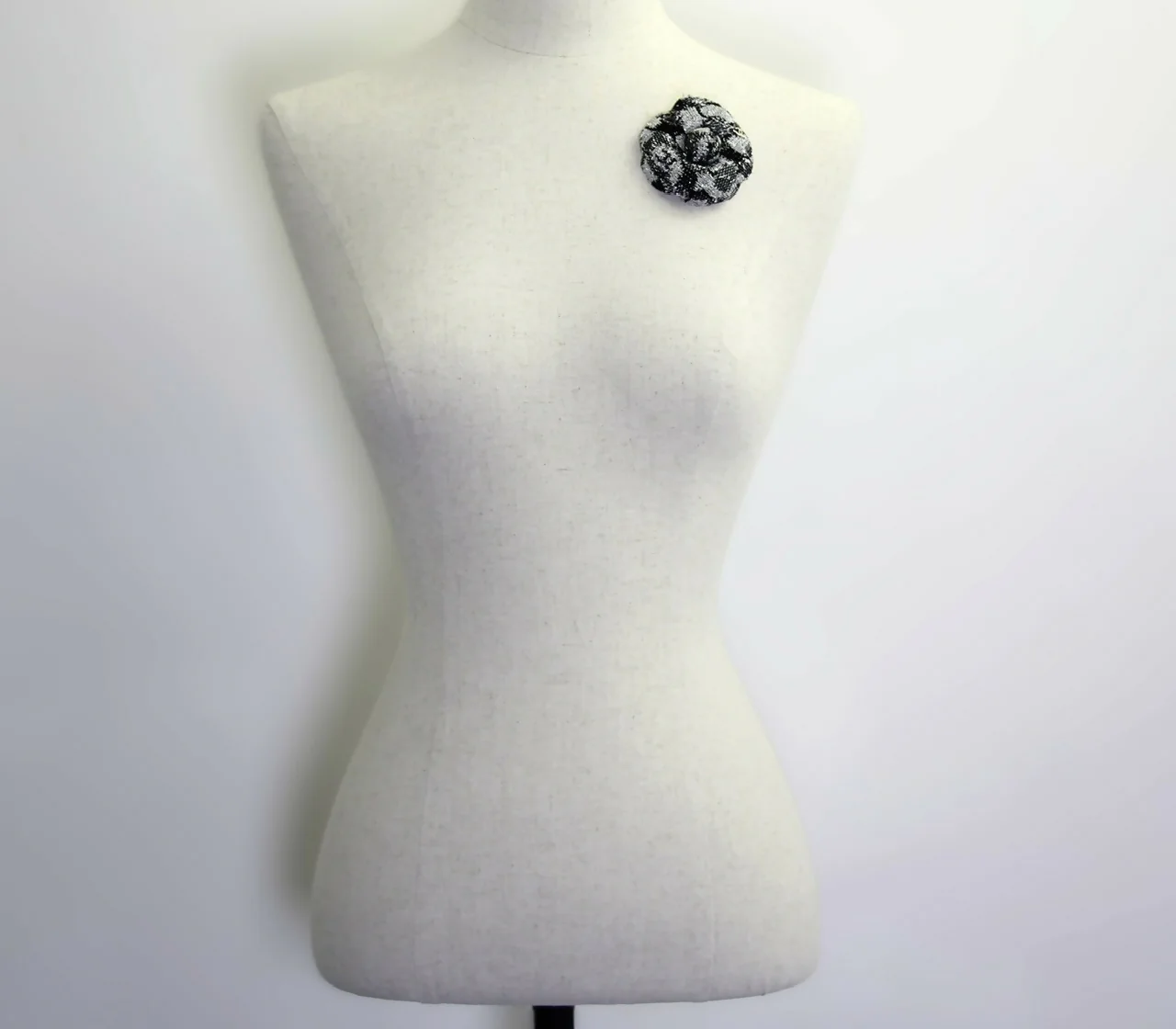Chanel 23K Wool-Blend Fall/Winter Gray and Black Camellia Brooch - Image 2
