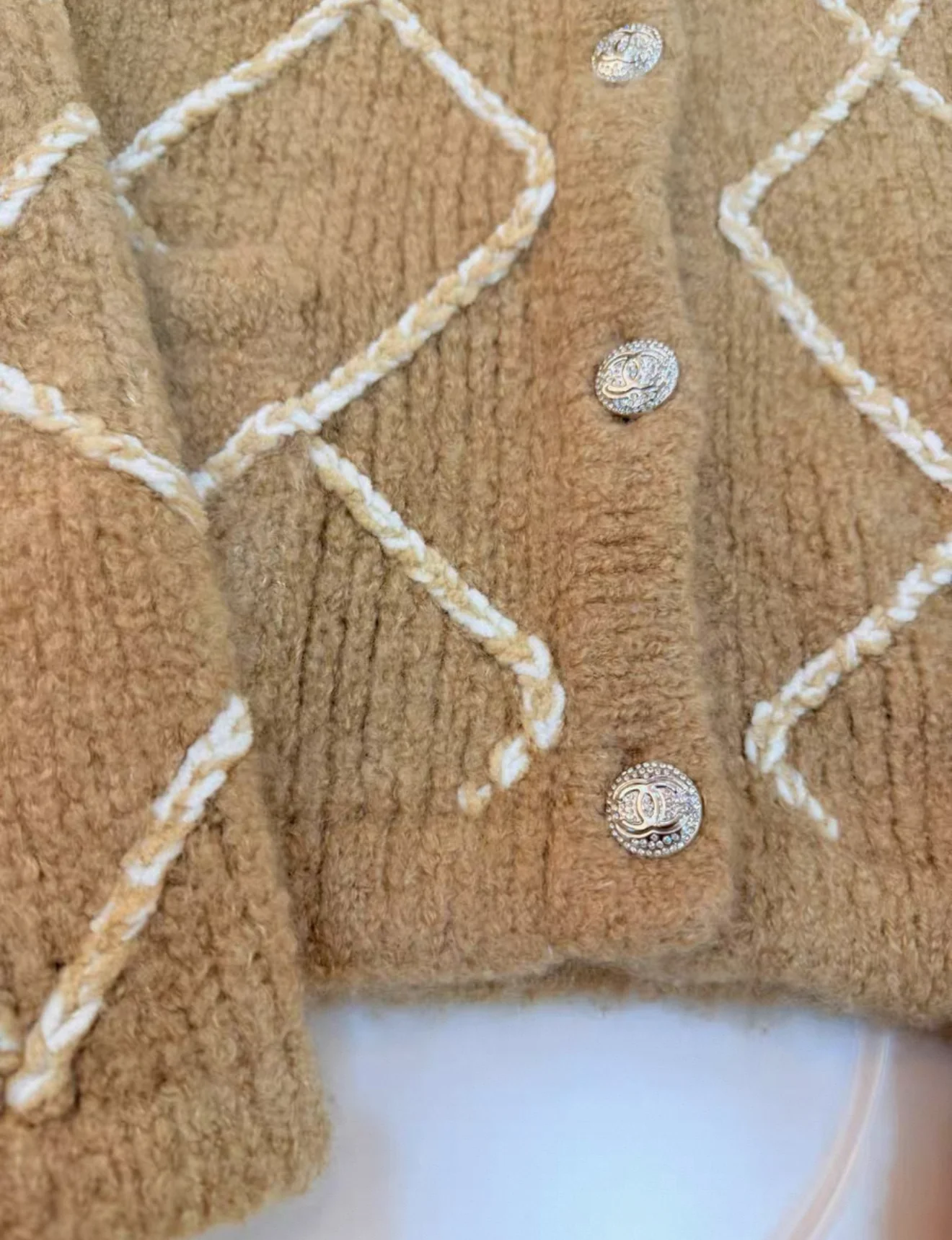 Chanel 23N beige cashmere cardigan - Image 3