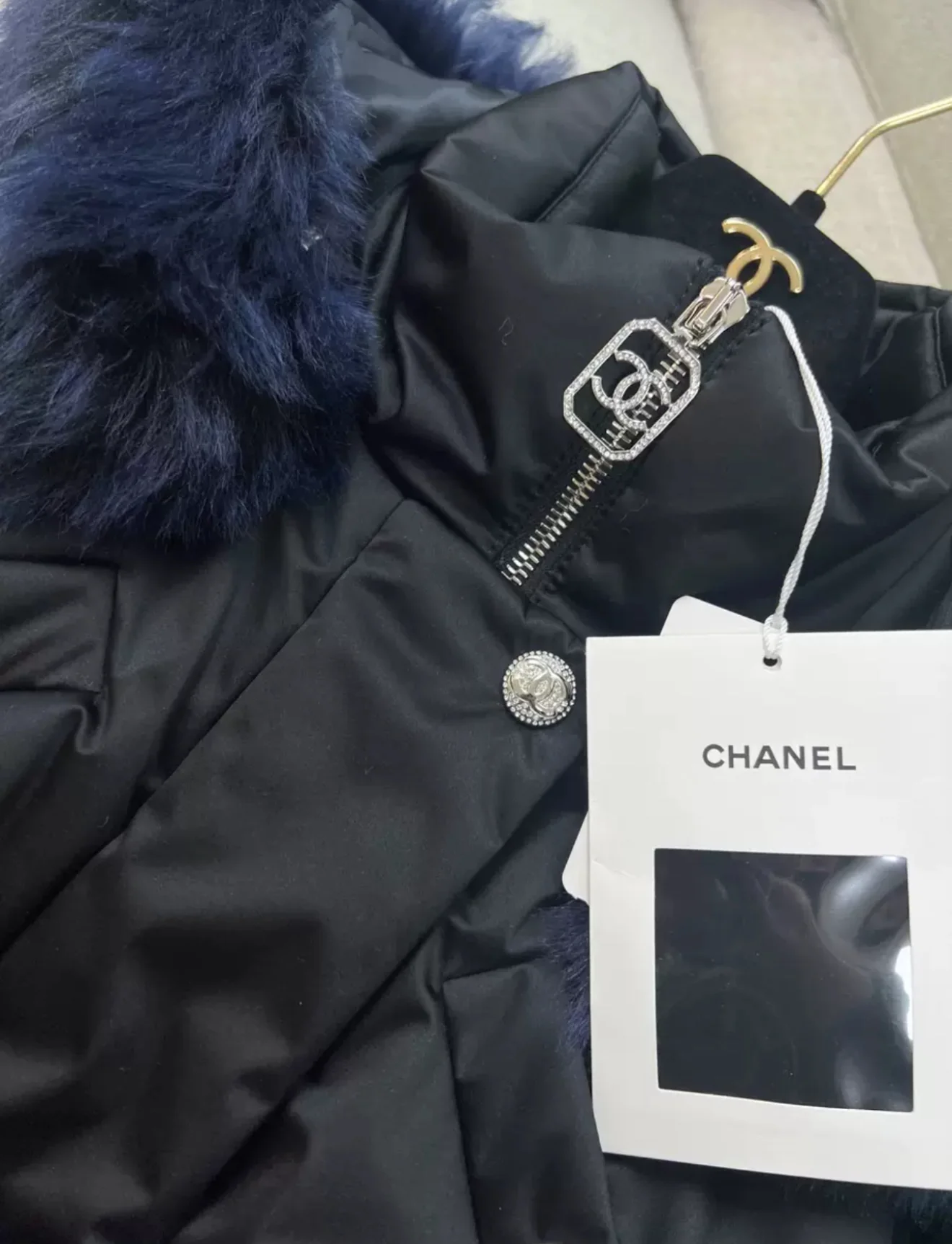 Chanel 23N blue fur down jacket size 40 - Image 3