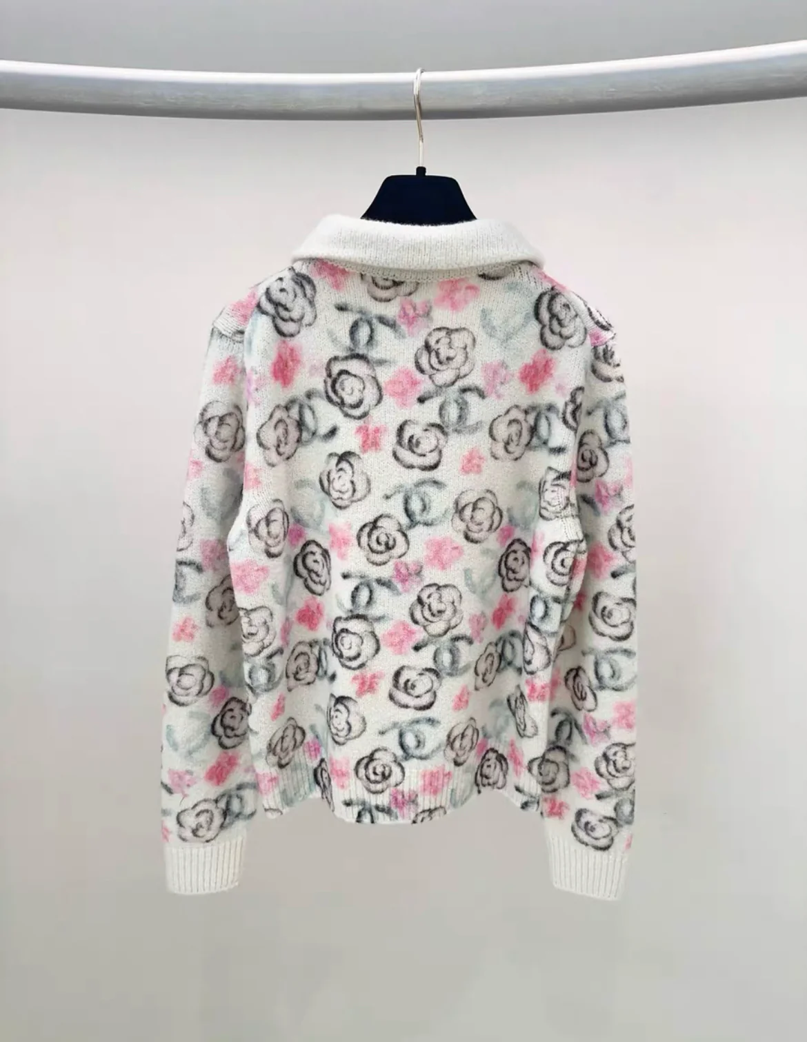 Chanel 23N coco neige Beige/Pink Cashmere Cardigan size 38 - Image 2