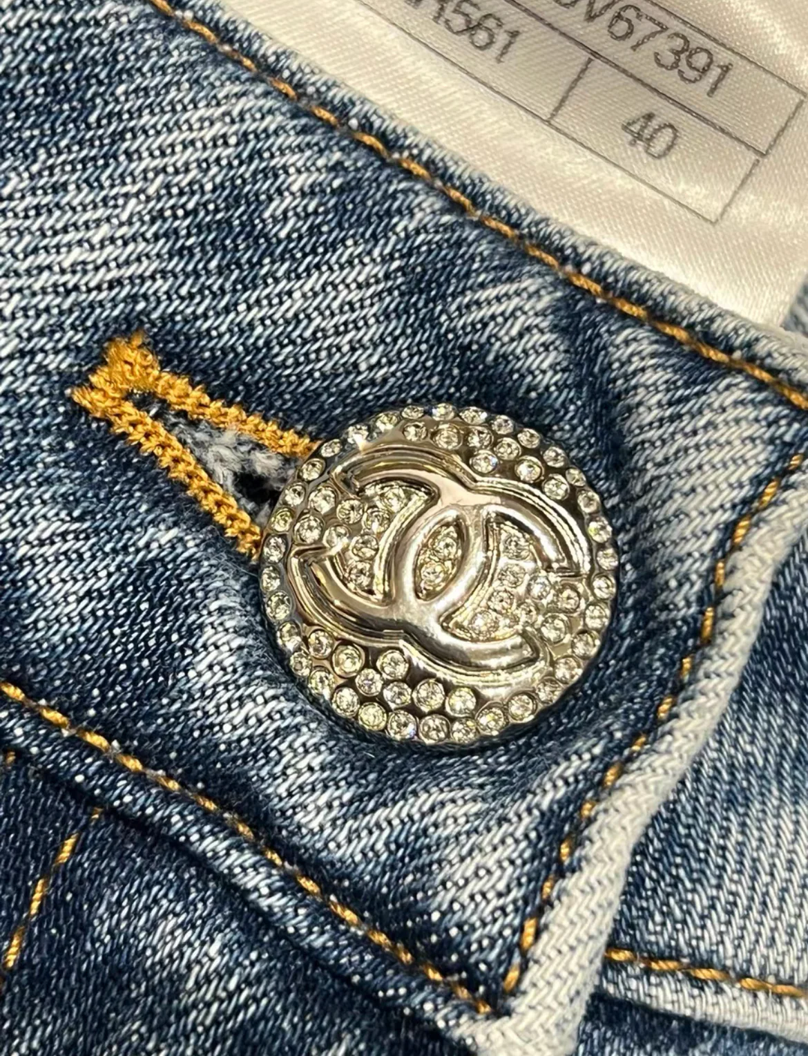 Chanel 23N Coco Neige Denim size 40 - Image 3