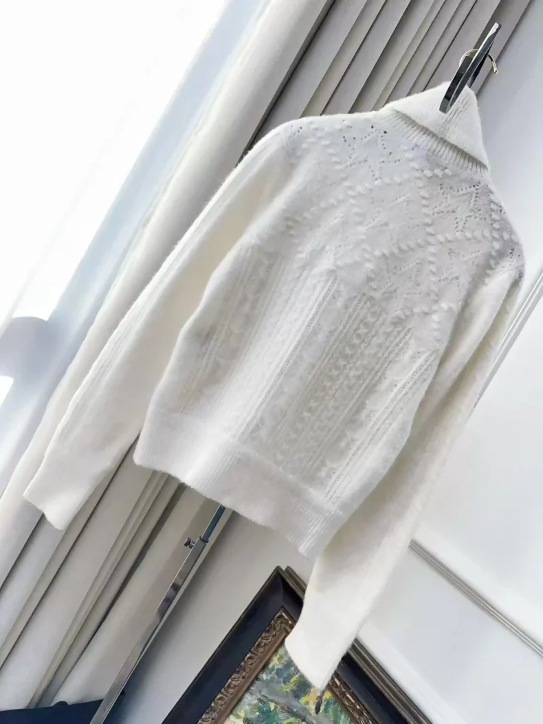 Chanel 23N off-white turtleneck cashmere sweater - Image 2
