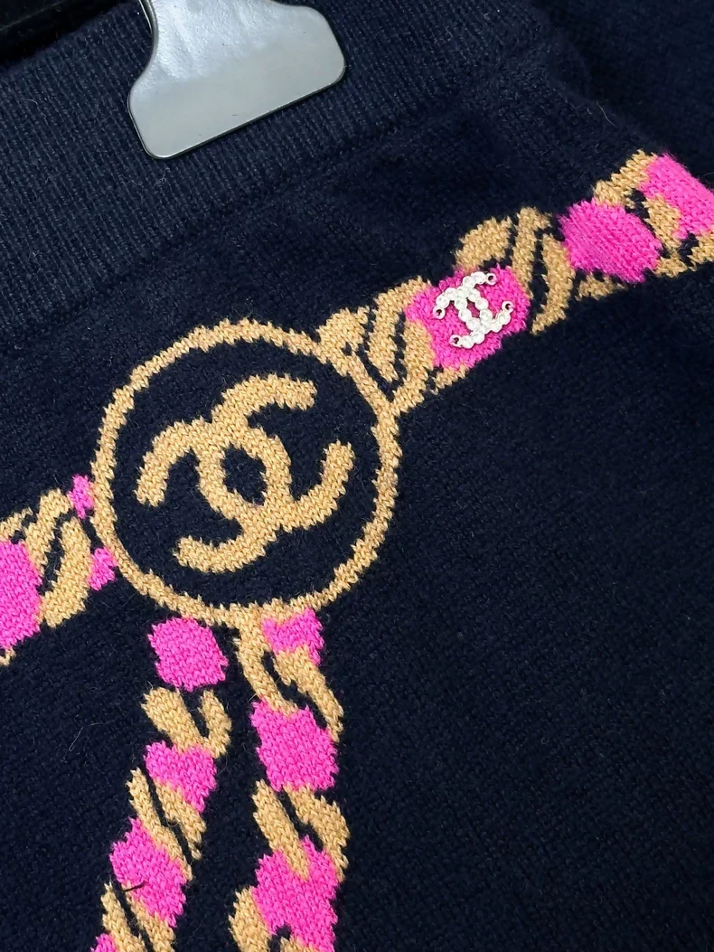 Chanel 23N dark blue cashmere pant - Image 4