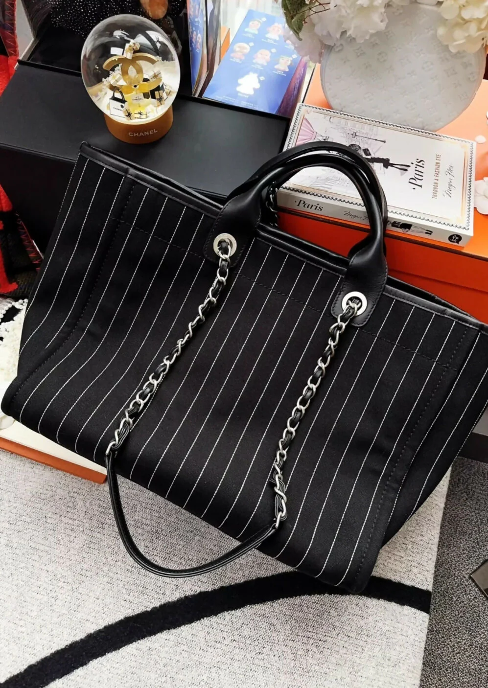 Chanel 23p black and white striped embroidered letter beach bag - Image 2