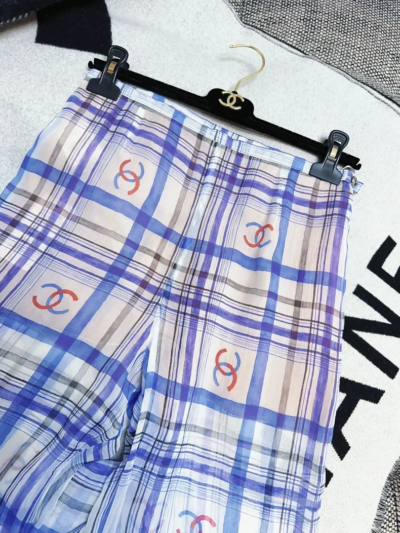 Chanel 23P Blue and White Silk CC Logo Pants - Image 3