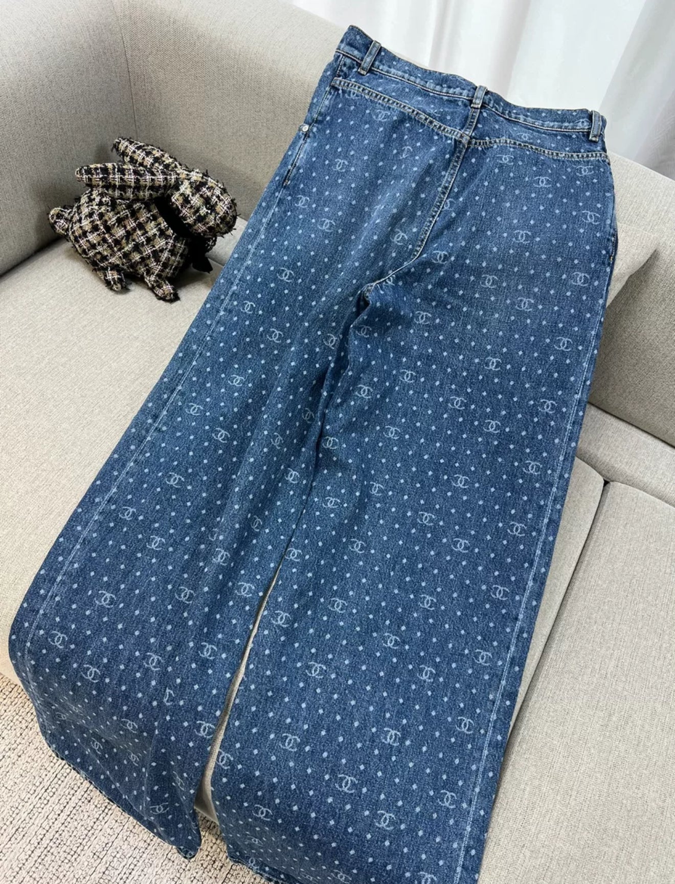 Chanel 23P blue polka-dot denim Boyfriend pants in size 38 - Image 5