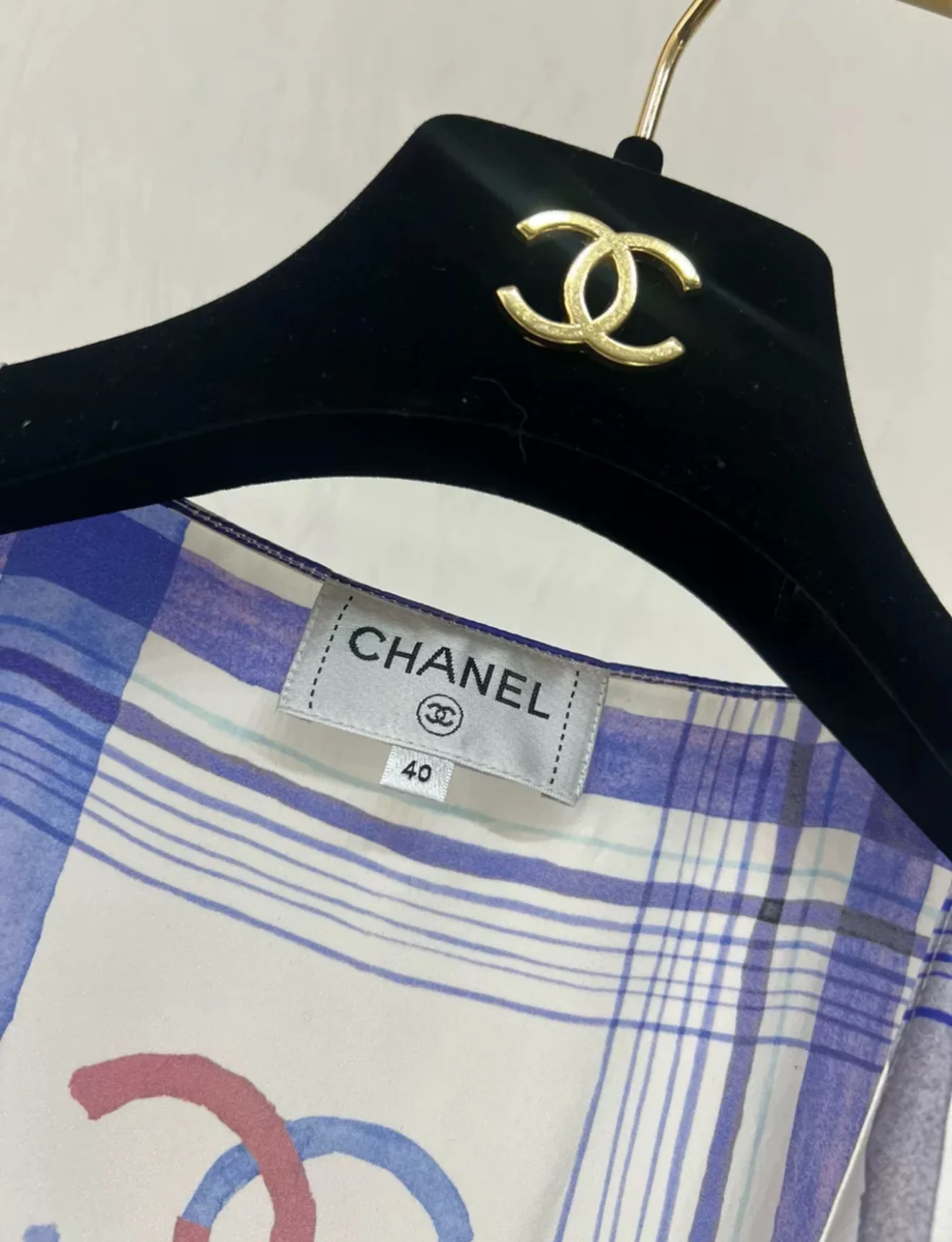 Chanel 23P Blue & White silk shirt - Image 3