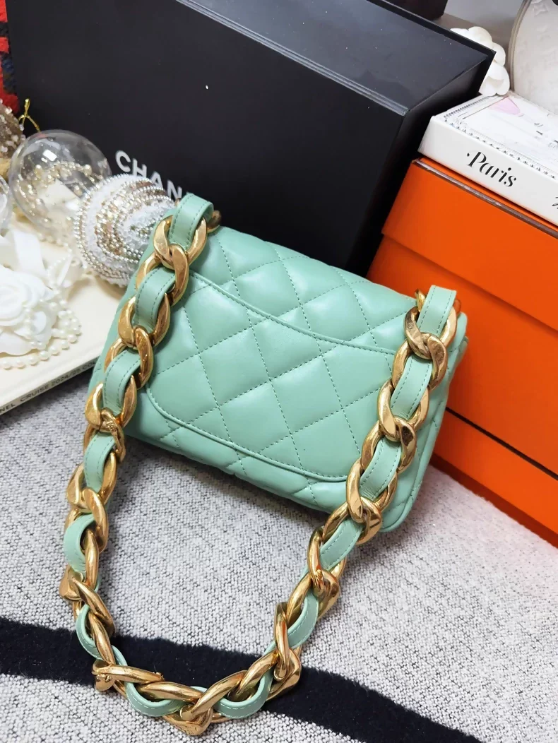 Chanel 23P mint green square shoulder bag with gold chunky chain - Image 2