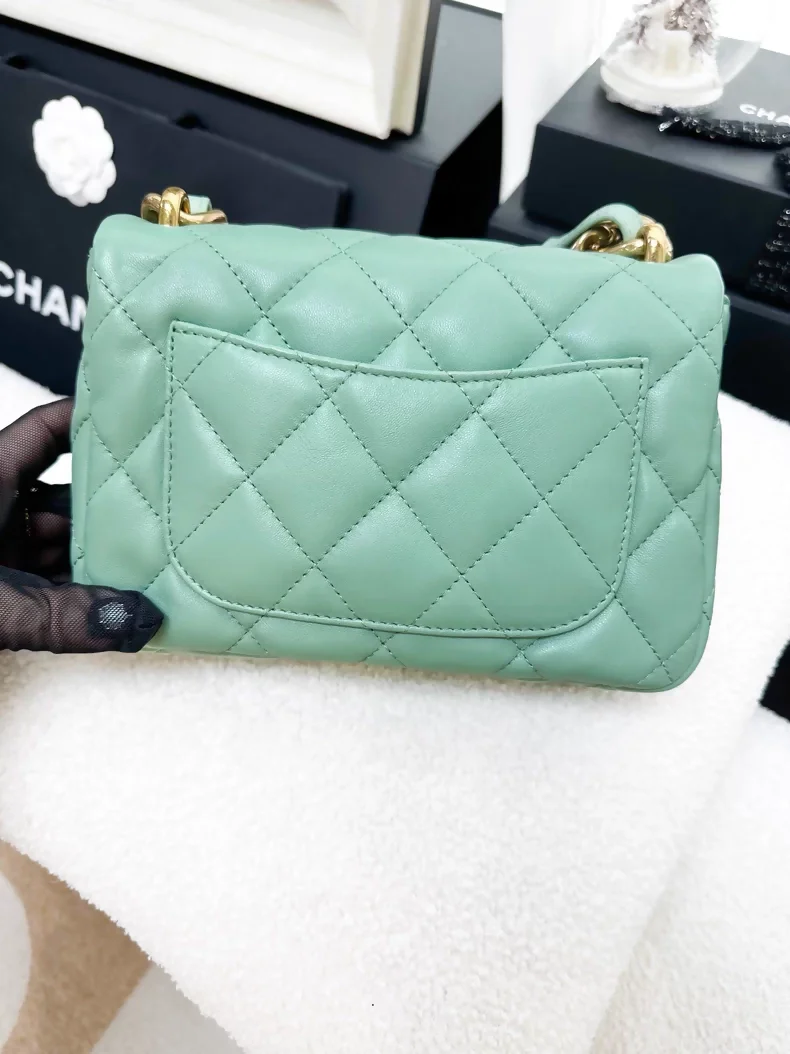 Chanel 23P mint green square chunky shoulder bag with chunky chain strap - Image 2