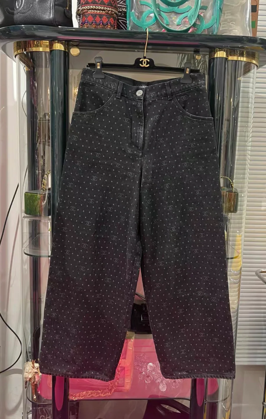 Chanel 23P popular polka dot jeans black denim size 40 - Image 4