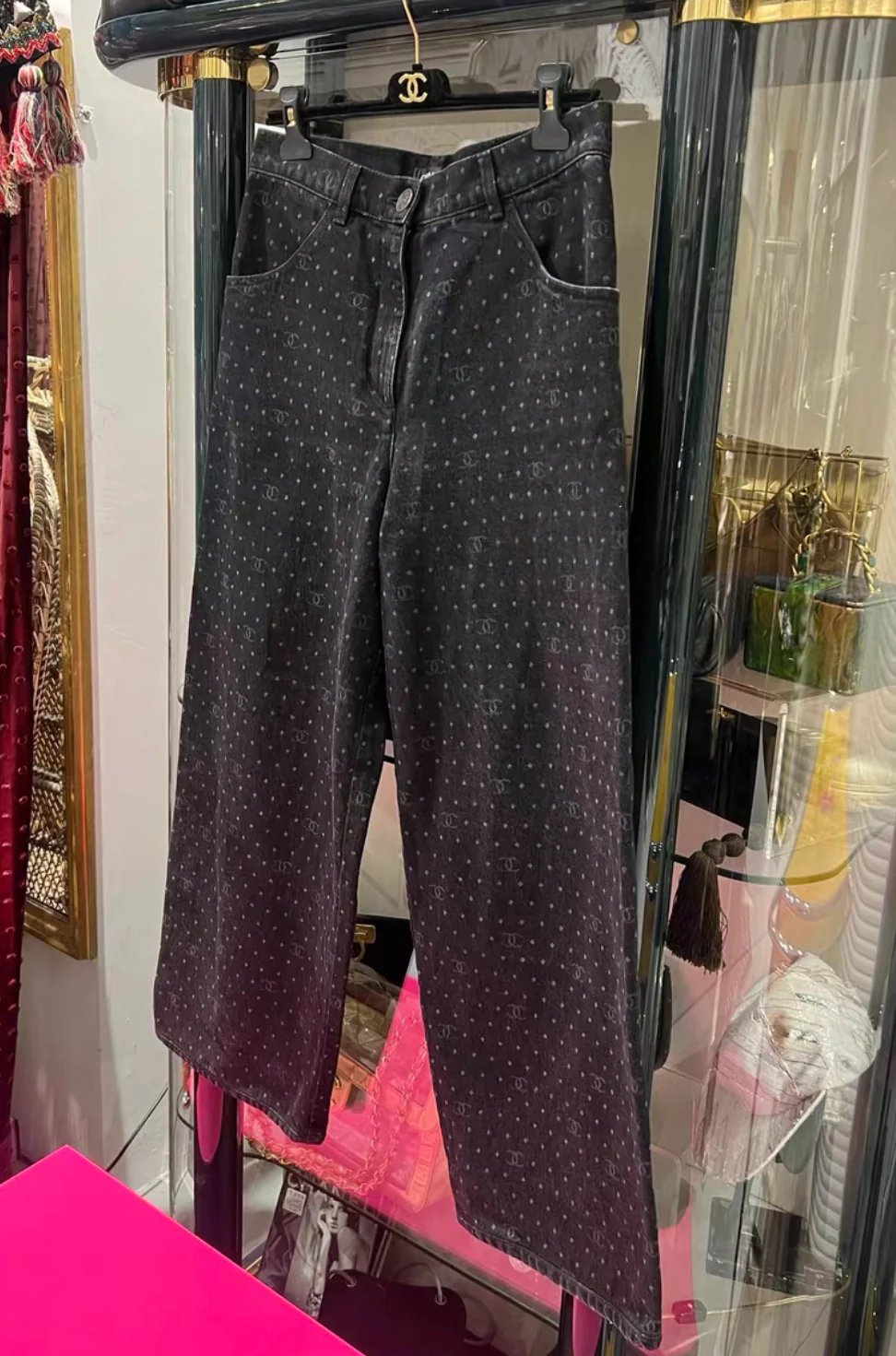 Chanel 23P popular polka dot jeans black denim size 40 - Image 5