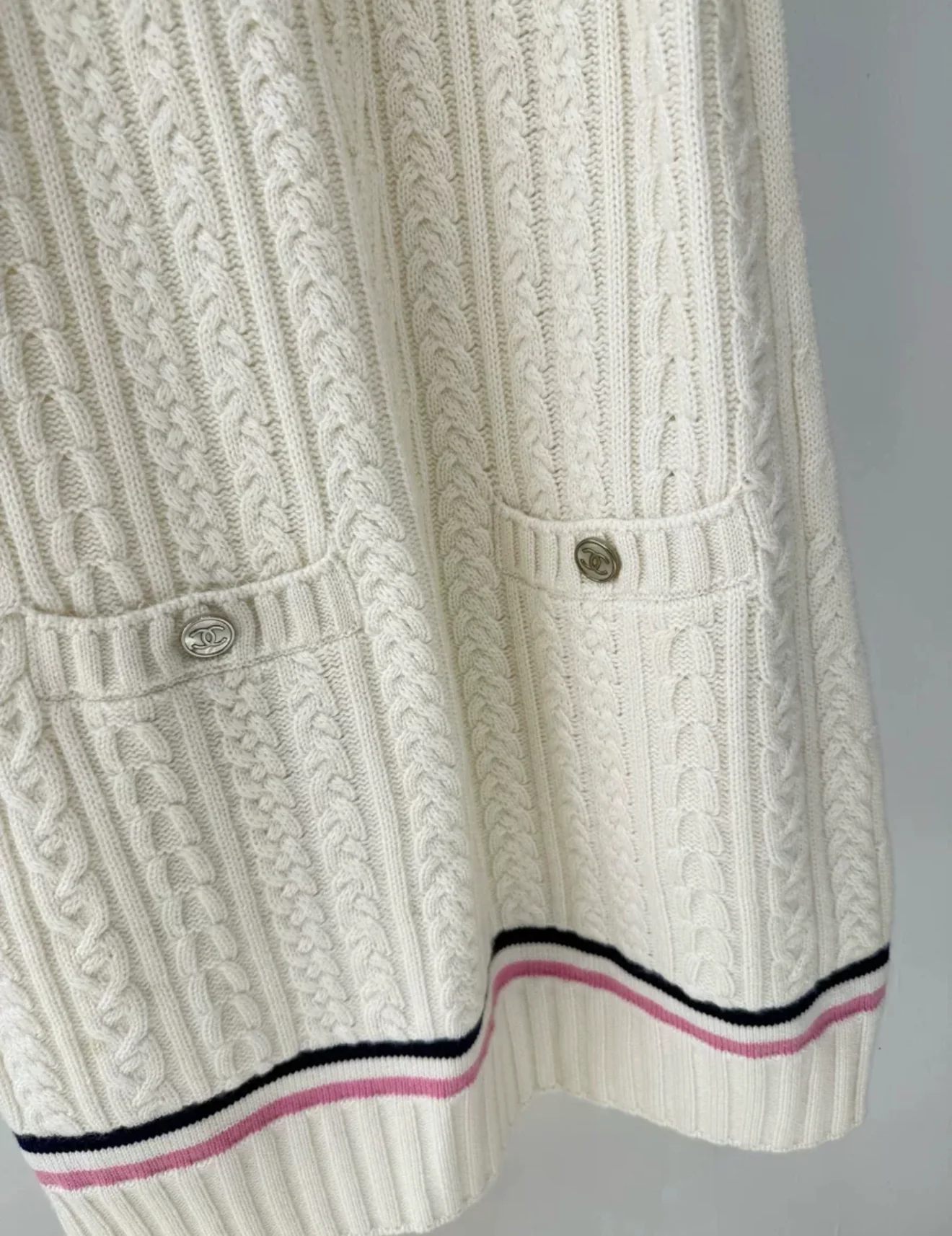 Chanel 23P ecru & pink knit dress - Image 3