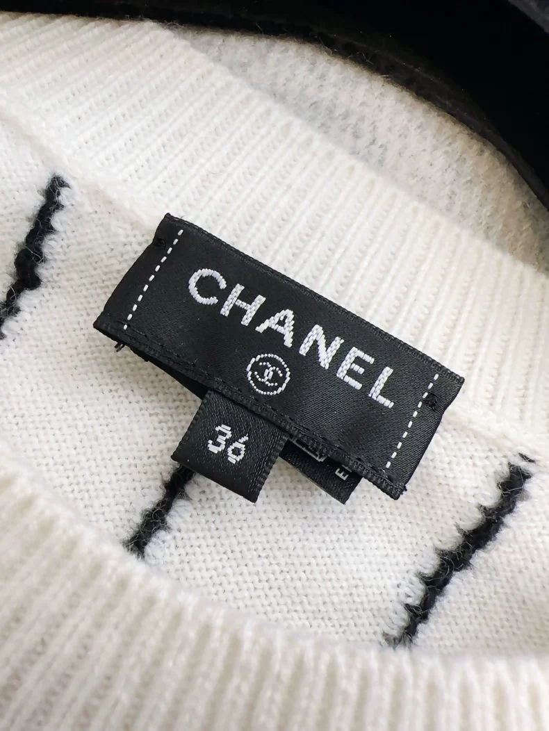 Chanel 23p white and black Striped Cashmere Sweater - Image 5