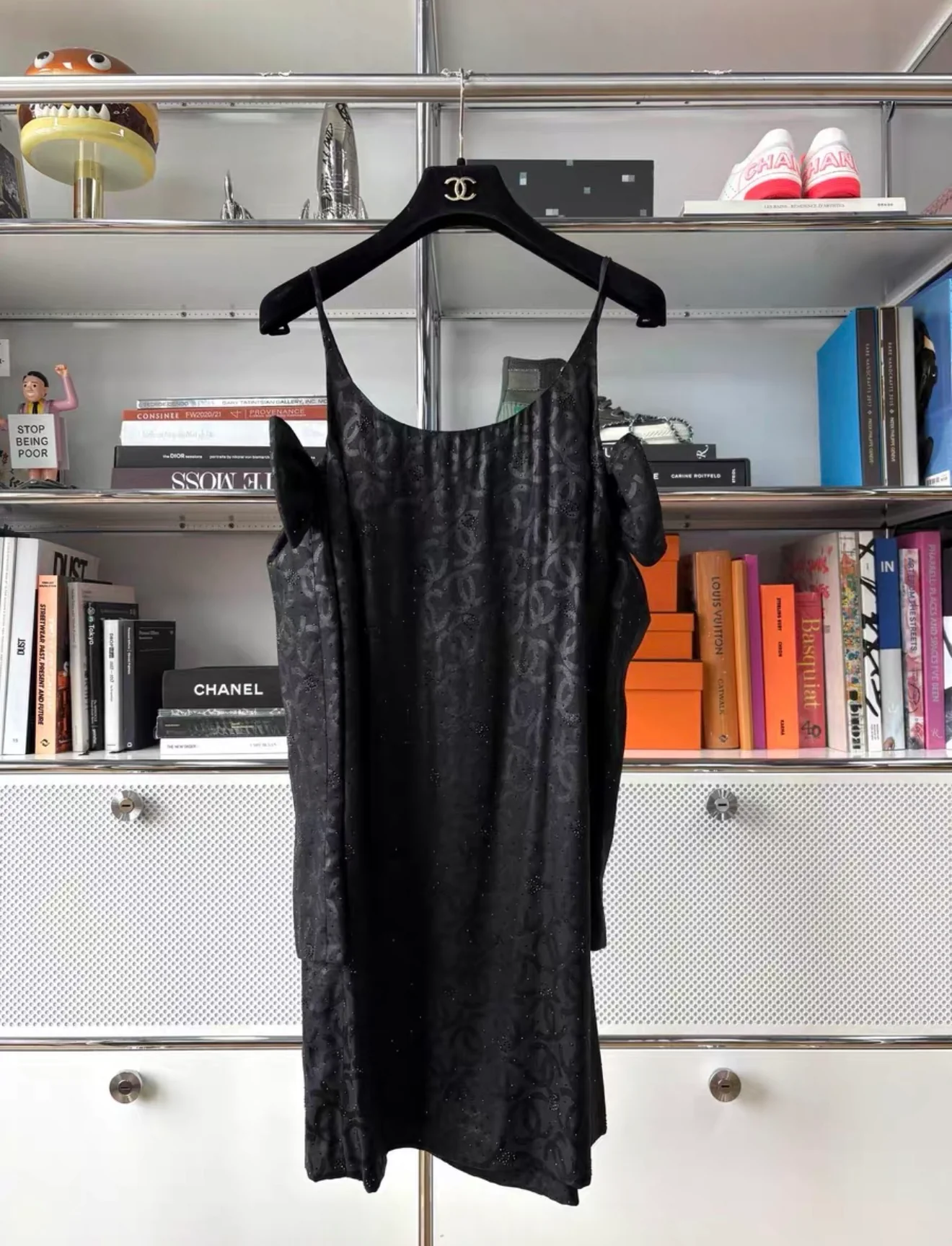 Chanel 23S black silk dress with gloves - Image 2