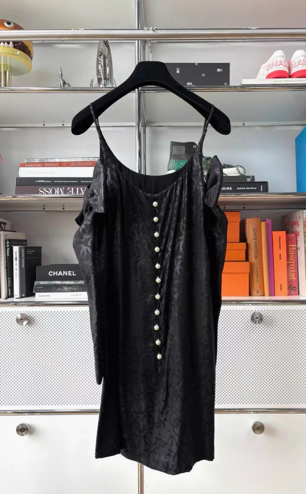 Chanel 23S black silk dress with gloves - Image 5