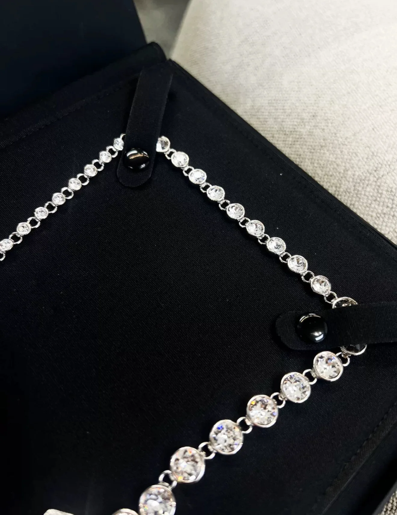 Chanel 23S bow diamond pearl double C waist chain - Image 3