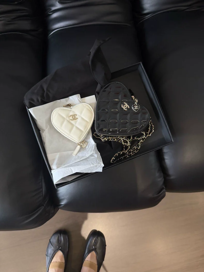 Chanel 23S Double Heart Bag in Black and White - Image 3