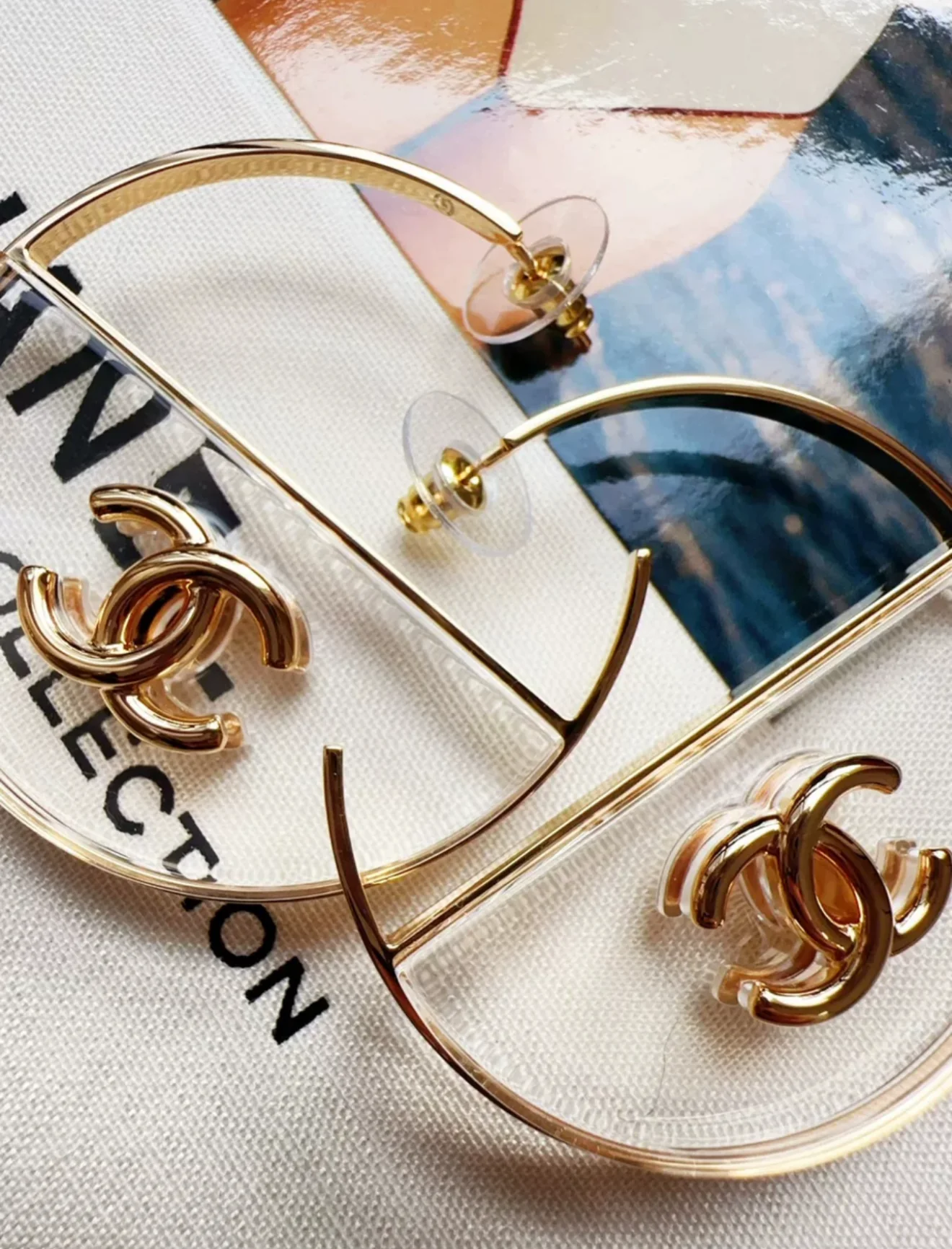 Chanel 23S gold double C transparent acrylic hoop earrings - Image 2