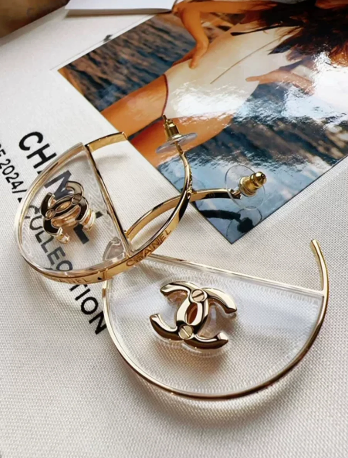 Chanel 23S gold double C transparent acrylic hoop earrings - Image 3