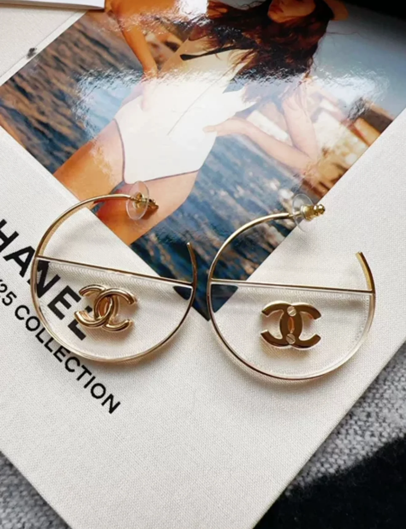 Chanel 23S gold double C transparent acrylic hoop earrings - Image 4