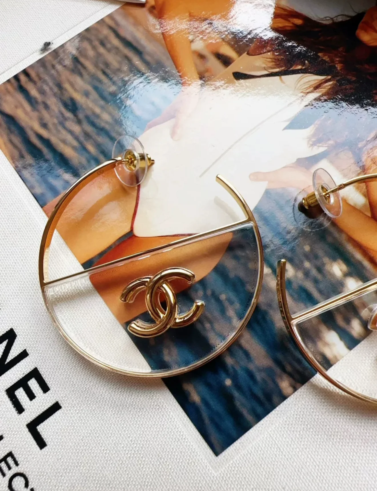 Chanel 23S gold double C transparent acrylic hoop earrings - Image 5