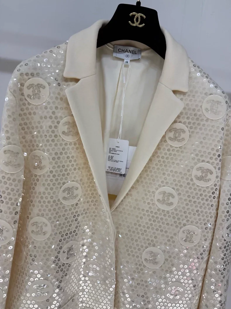 Chanel 23S ecru double-C sequined suit jacket - Image 2