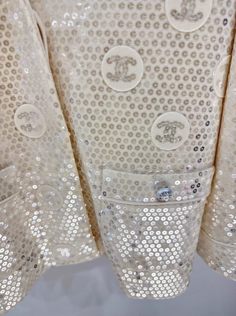 Chanel 23S ecru double-C sequined suit jacket - Image 3