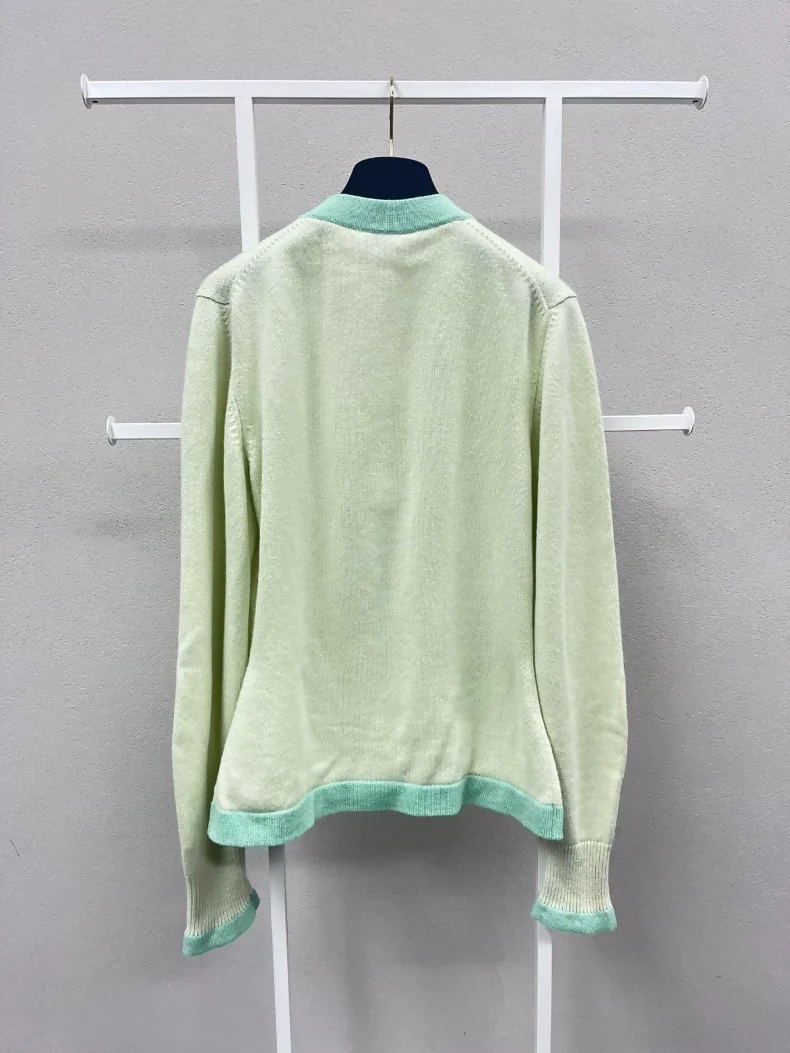 Chanel 23s green cashmere cardigan - Image 2
