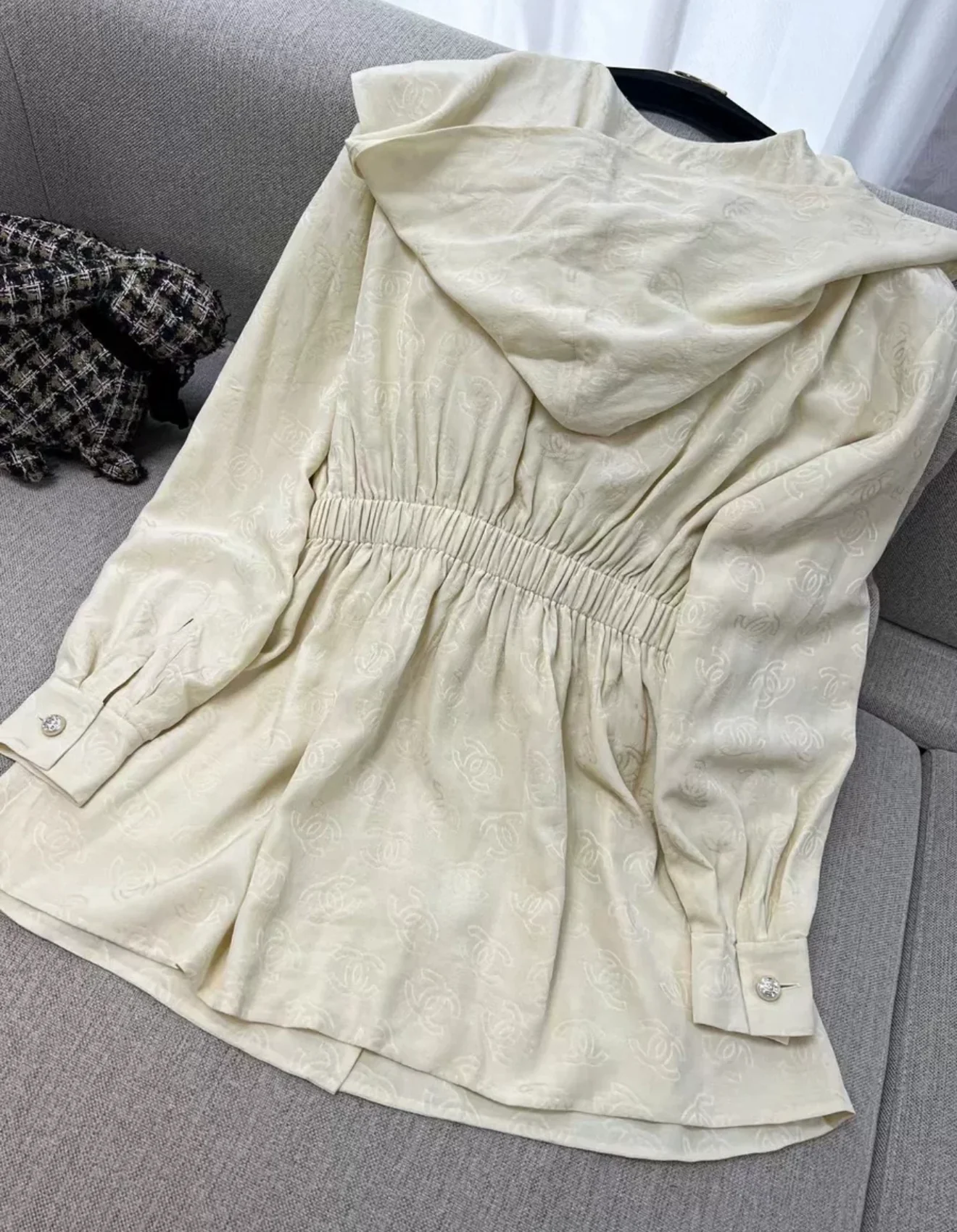 Chanel 23S Light Yellow silk Jacket - Image 4