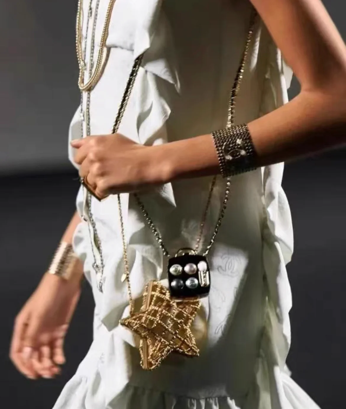 Chanel 23S Star Minaudière Gold-Tone Metal & Lambskin - Braided Chain cage/mapy - Image 2
