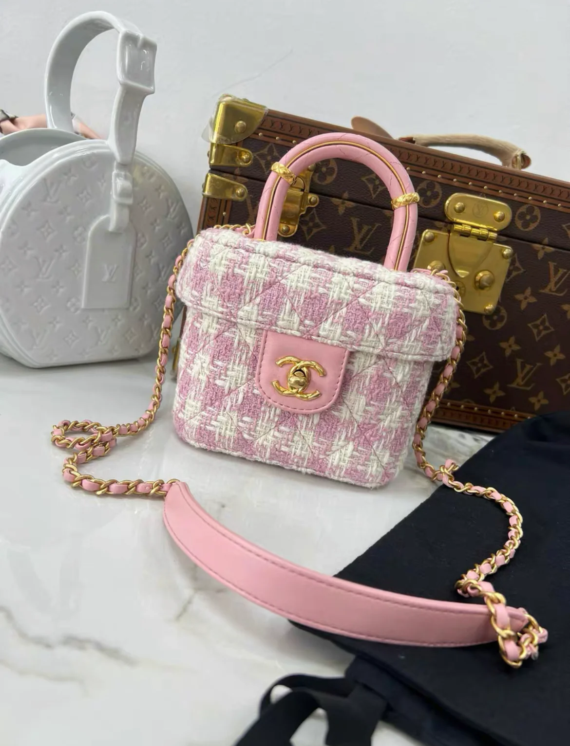 Chanel 23S Top Handle Bag in Pink Tweed Houndstooth Gold Hardware - Image 2