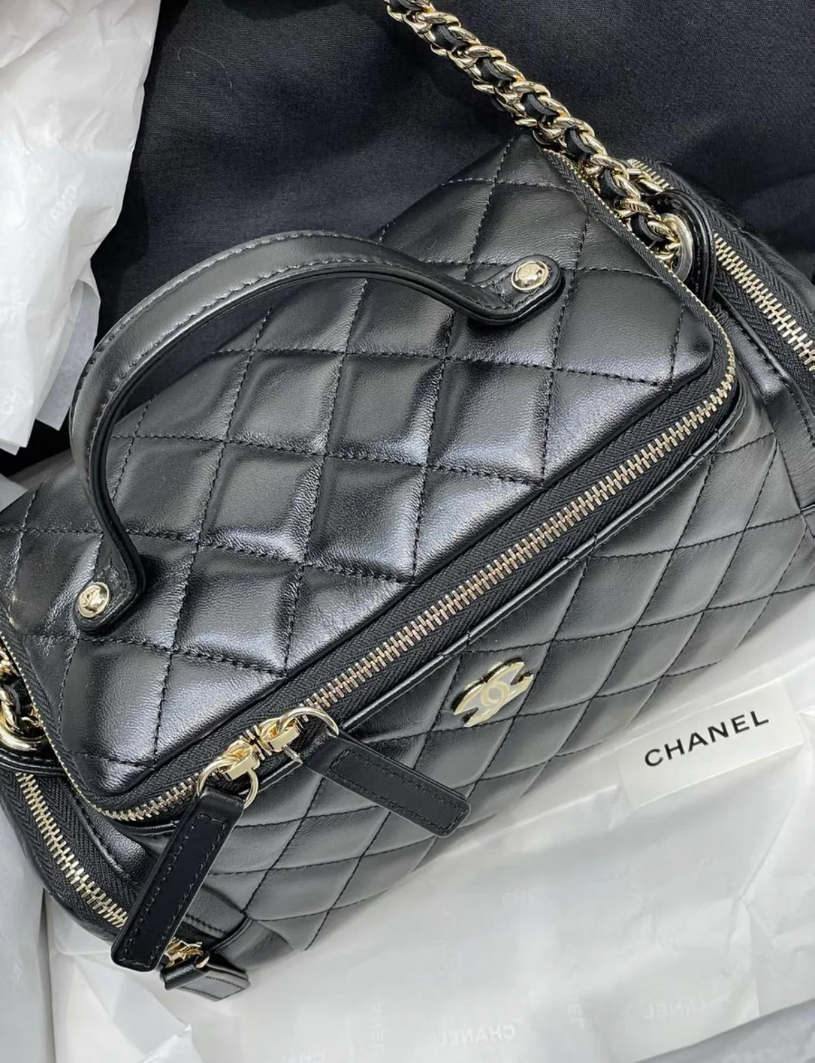 Chanel 24 CAMERA CASE Top Handle Handbag Black Lambskin leather & Gold-Tone Metal - Image 2