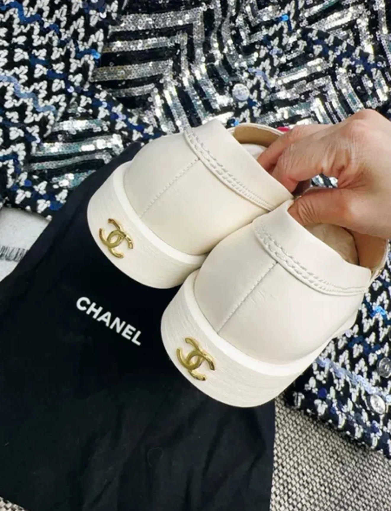 Chanel 24A Beige Leather Loafers - Image 3