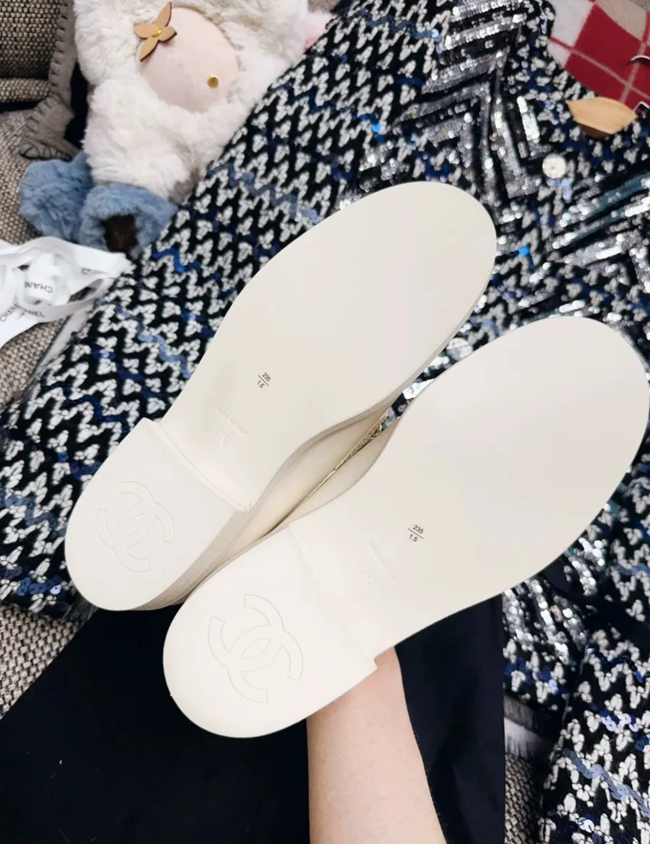 Chanel 24A Beige Leather Loafers - Image 4