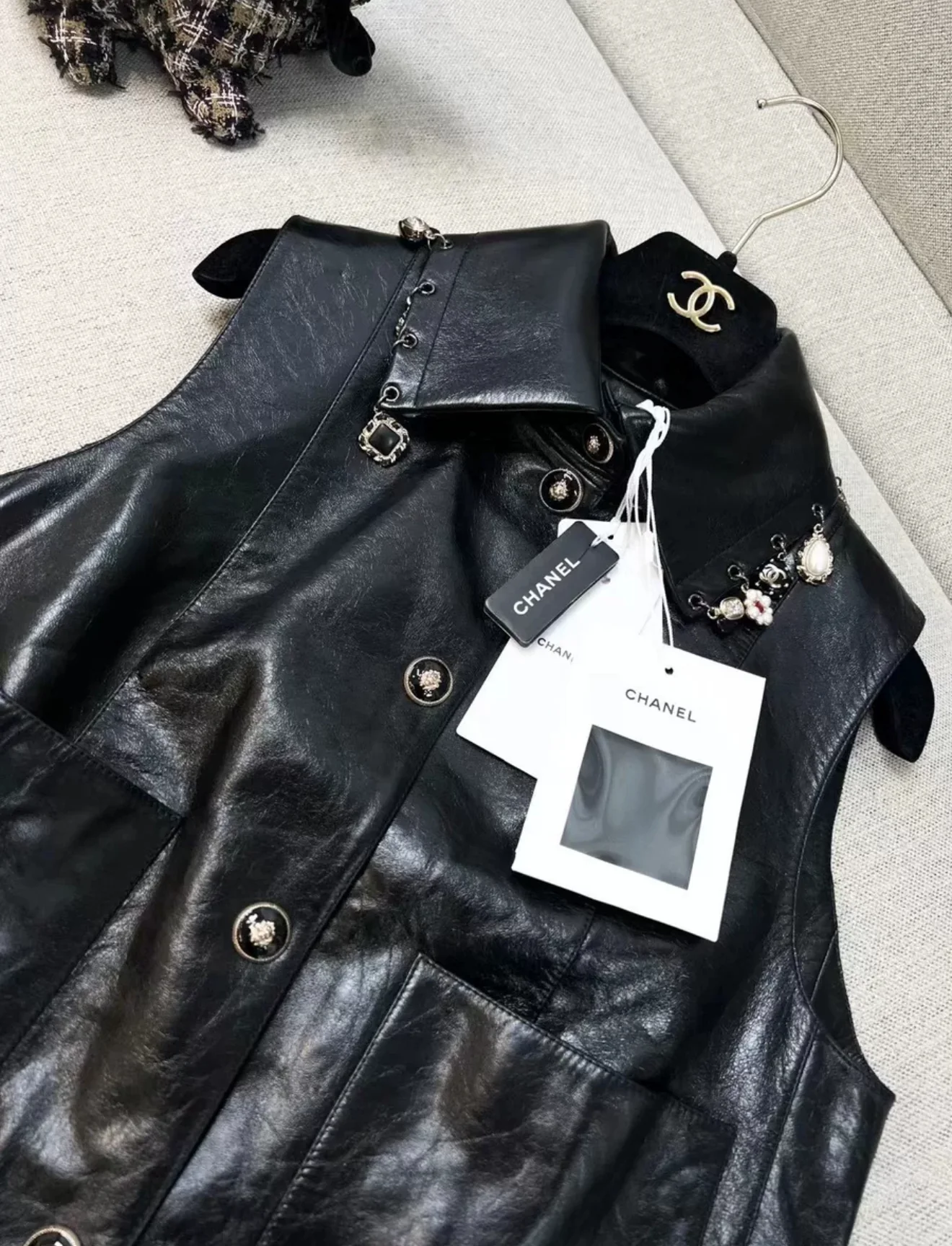Chanel 24A black leather vest - Image 2