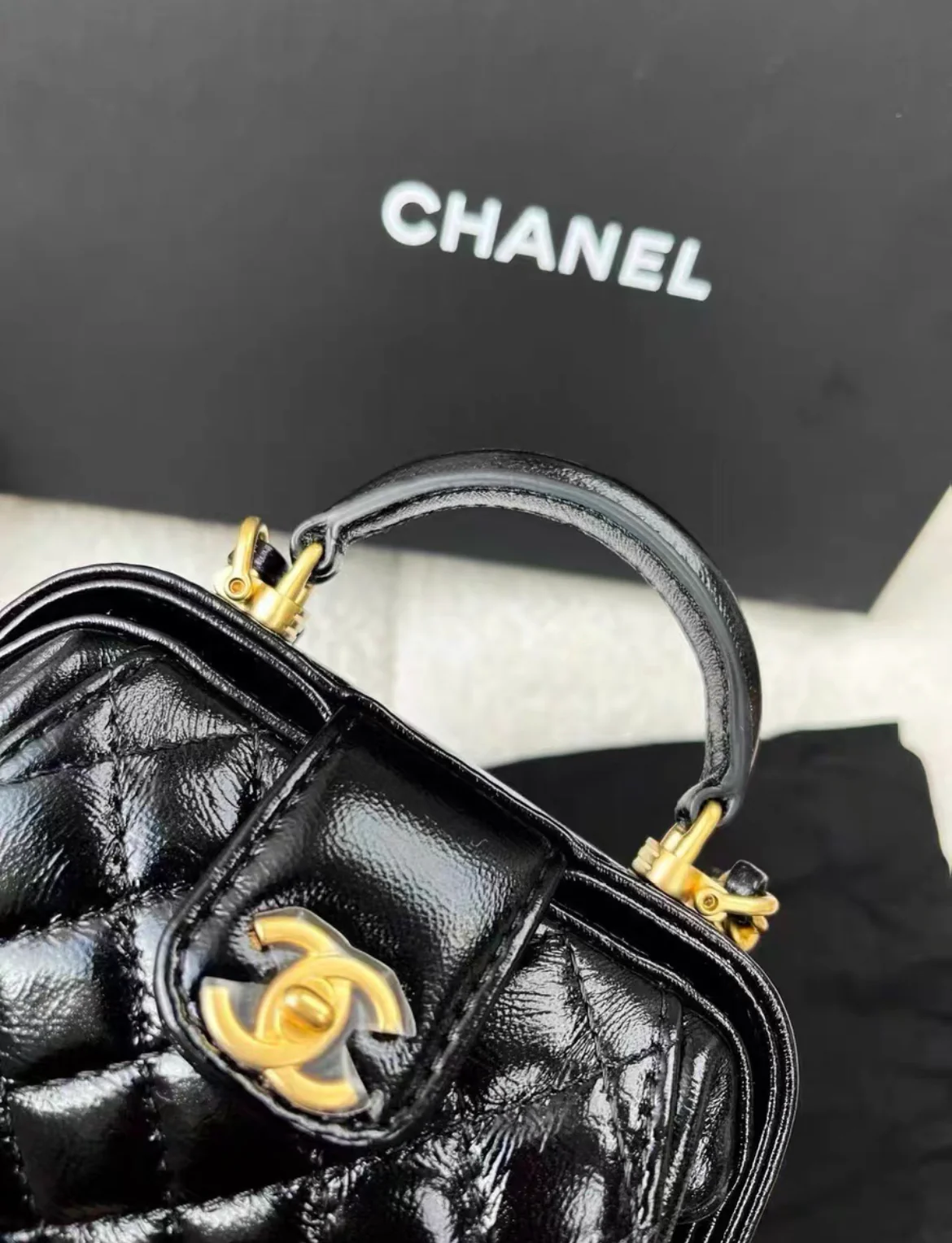 Chanel 24A Black shiny lambskin cocodoc mini bag - Image 2