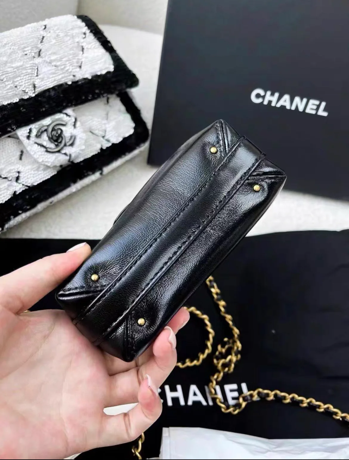 Chanel 24A Black shiny lambskin cocodoc mini bag - Image 4