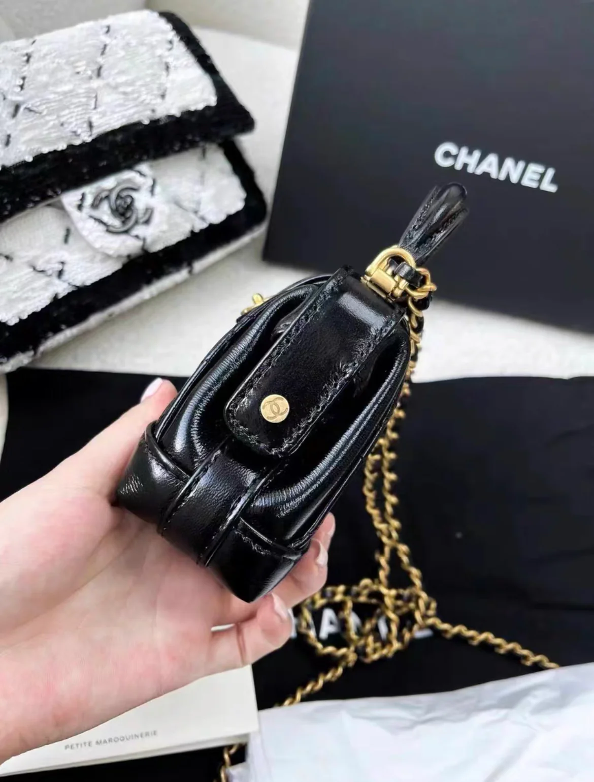 Chanel 24A Black shiny lambskin cocodoc mini bag - Image 5
