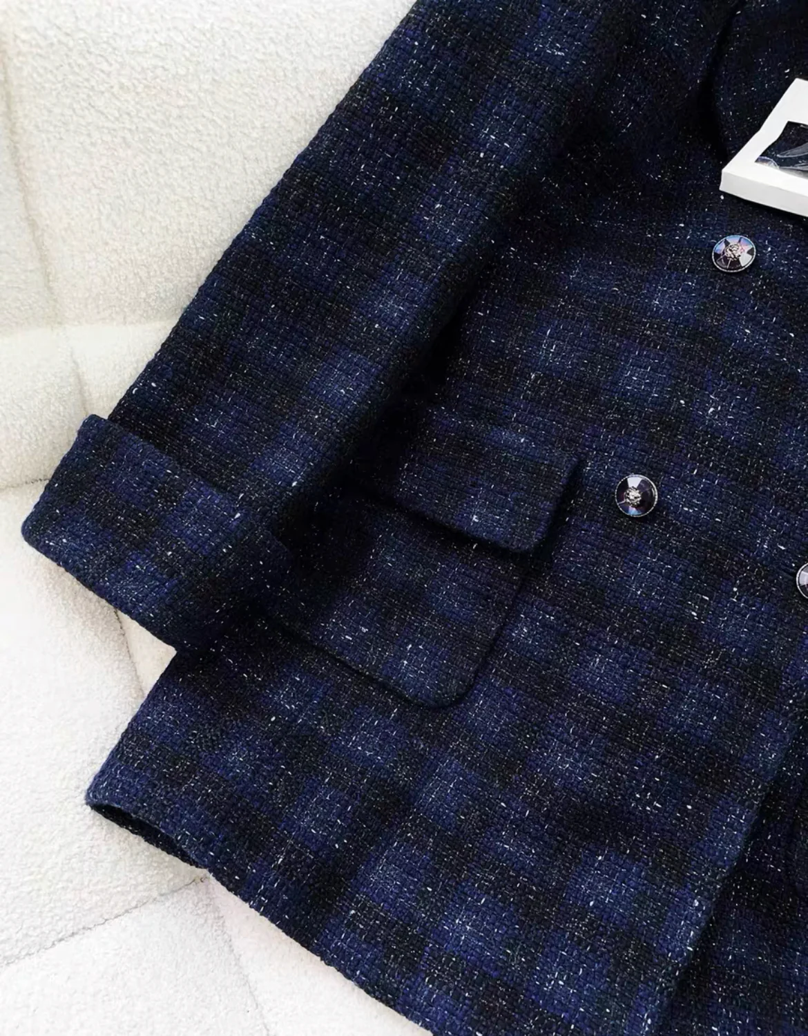 Chanel 24A CABAN Iridescent Wool Tweed Navy Blue, Black & White Jacket size 34 - Image 4