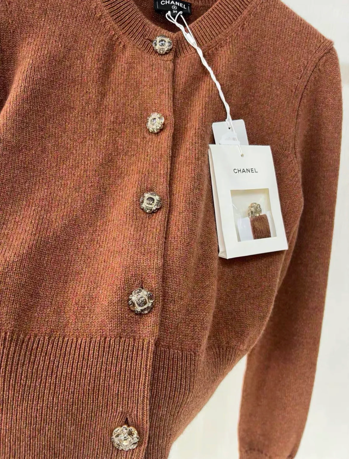 Chanel 24A cashmere cardigan Brown Color with rhinestone button size 36 - Image 3