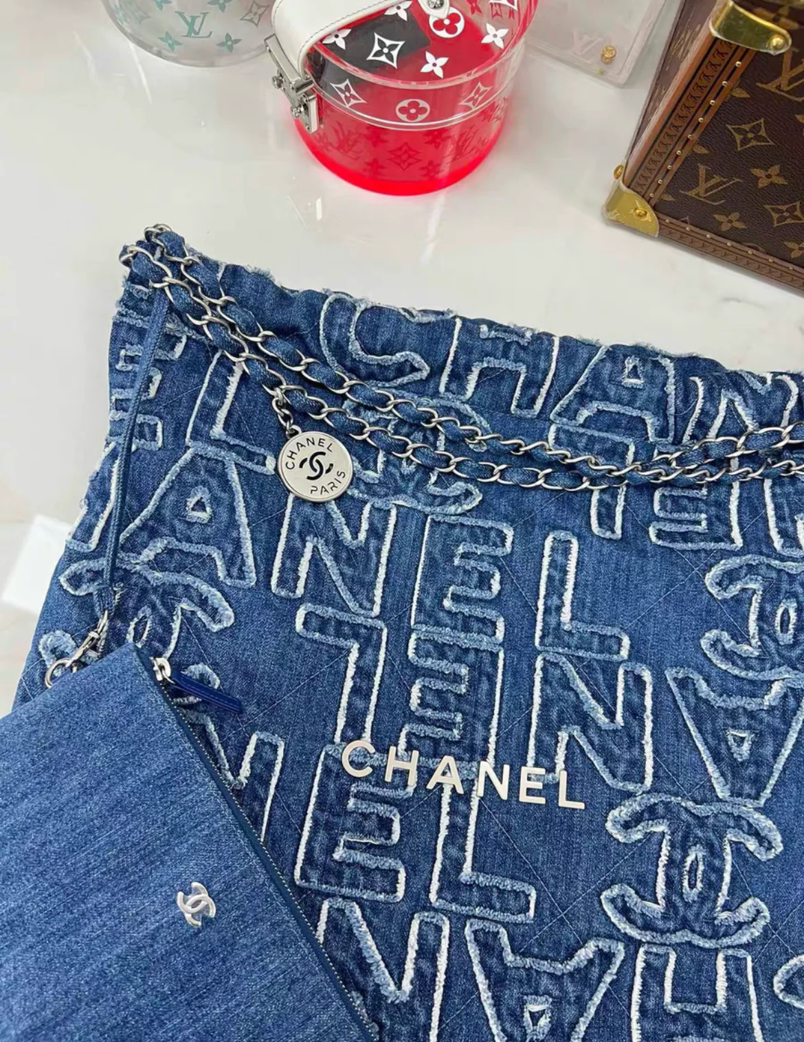 CHANEL 24A Denim 22 Bag - Image 3