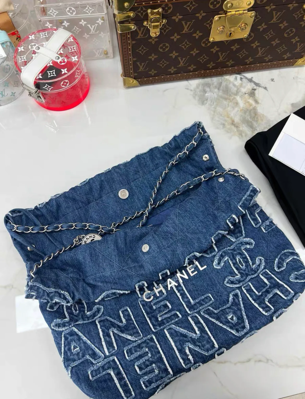 CHANEL 24A Denim 22 Bag - Image 4